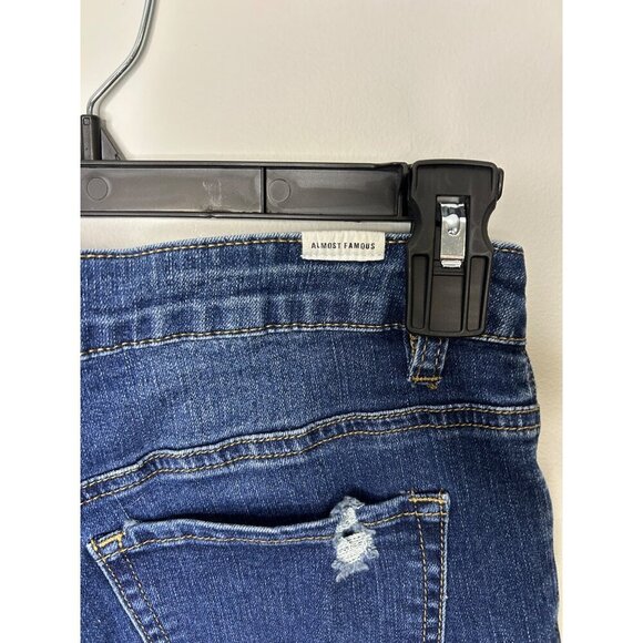 Almost famous Distressed ripped jeans Women's Size 9 juniors - Picture 5 of 9